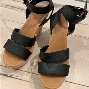 Black wedges